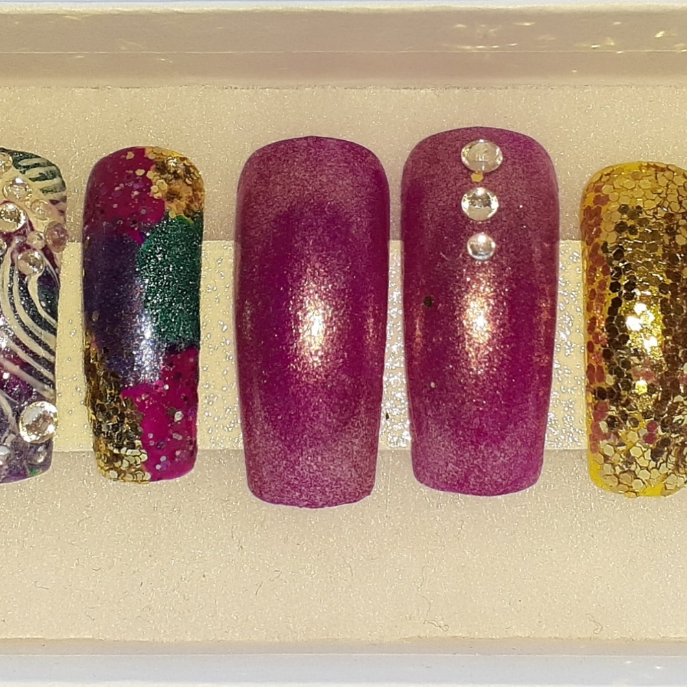 Press on nails